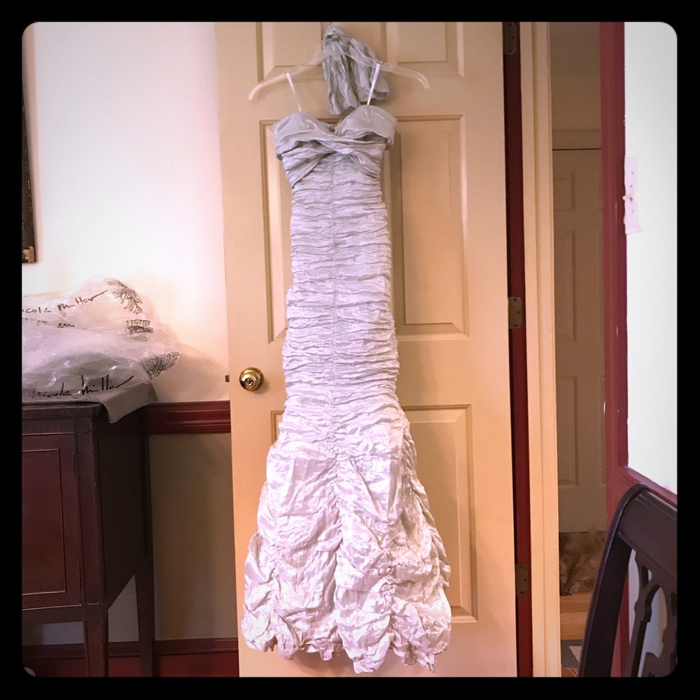 NWT Nicole Miller Techno Metal Mermaid Gown Silvery White -size 6